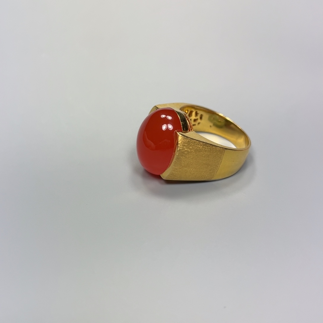 南红玛瑙冰红戒指18K金镶嵌