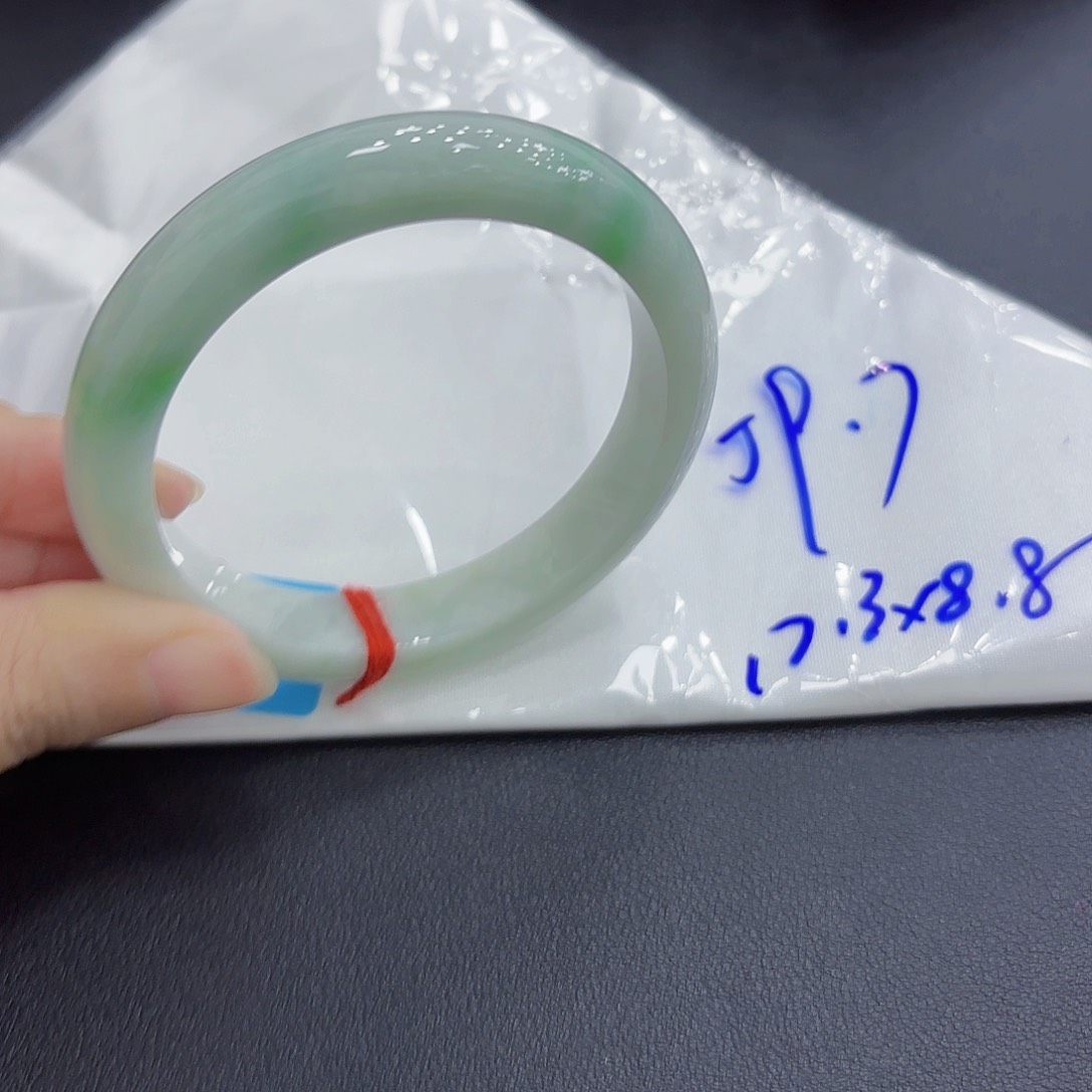 翡翠未镶嵌手镯手镯