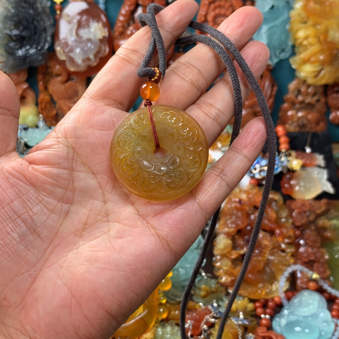 蛇纹石玉挂坠未镶嵌