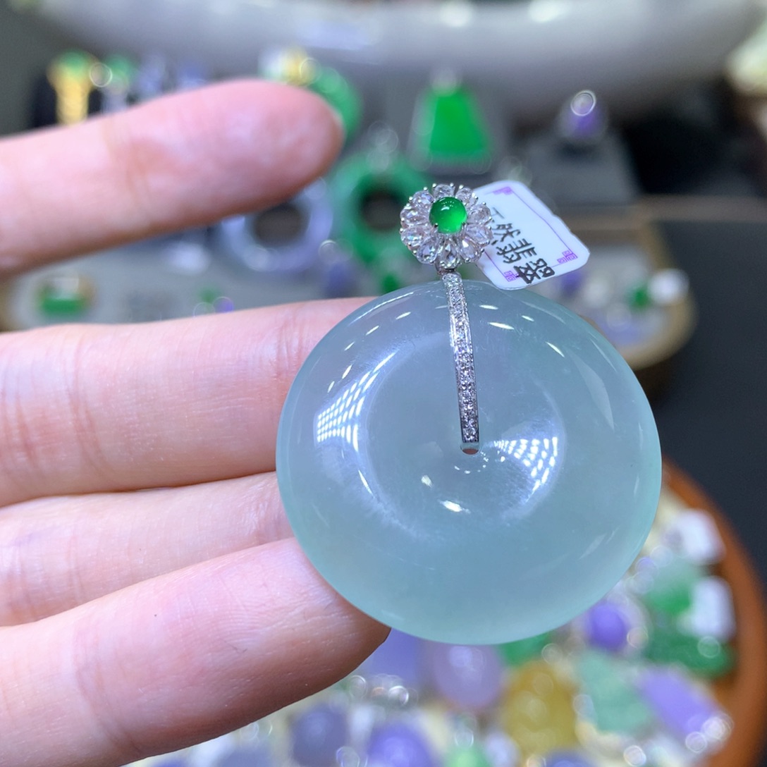 【闪购商品】翡翠颈饰18K金镶嵌翡翠吊坠项链