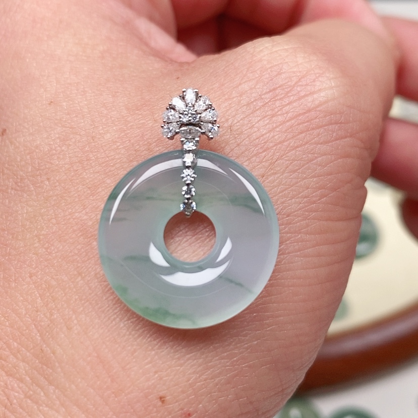 【闪购商品】翡翠吊坠(不含链)18K金镶嵌