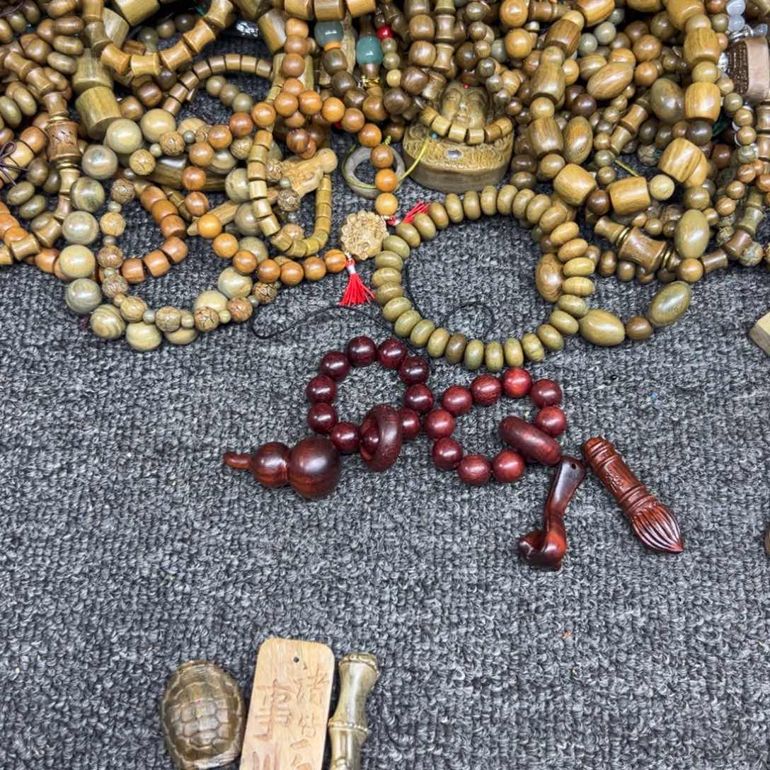 宫****无事牌维腊木（绿檀）