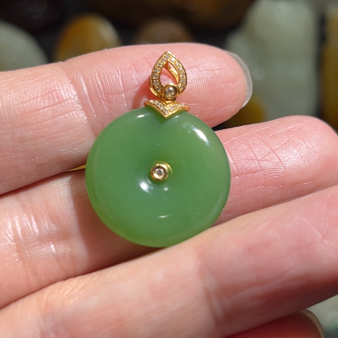 和田玉颈饰18K金镶嵌碧玉平安扣