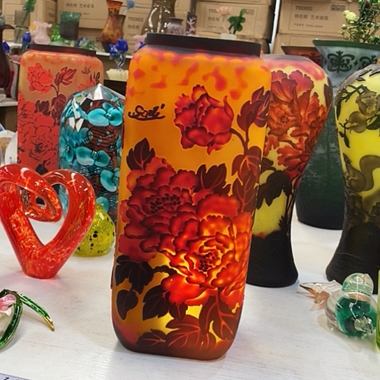 琉璃花瓶高31厘米口径10厘米