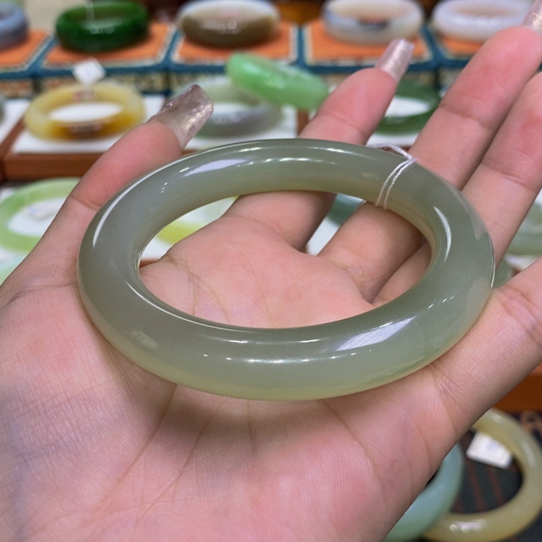 和田玉手镯未镶嵌晴水猫眼56