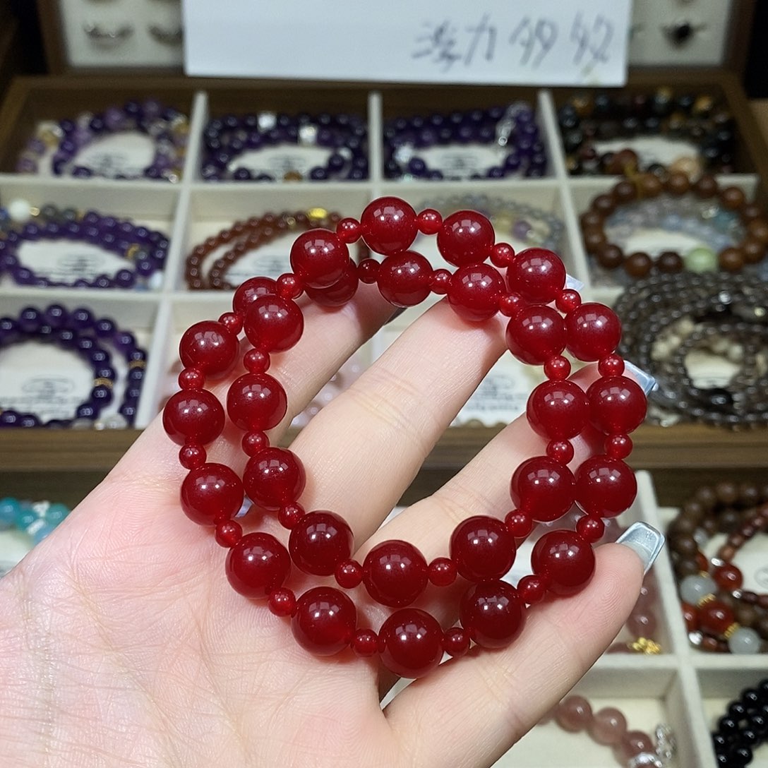 红色玛瑙手串显白