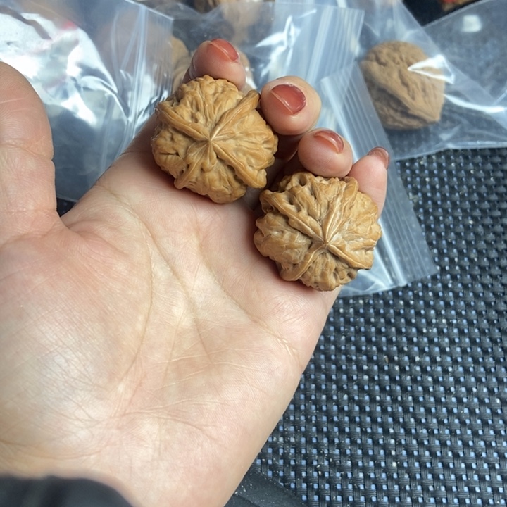 吊坠猴头核桃南***红四棱