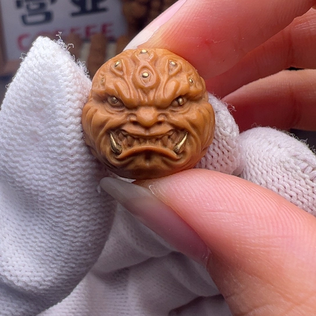 把件猴头核桃镶嵌了九目獠牙全品有正常封口线