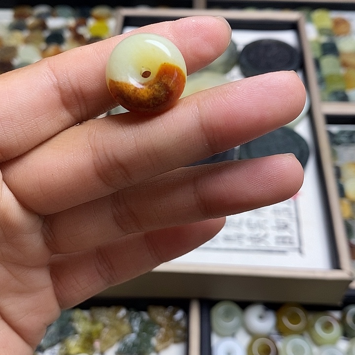 蛇纹石玉合金颈饰