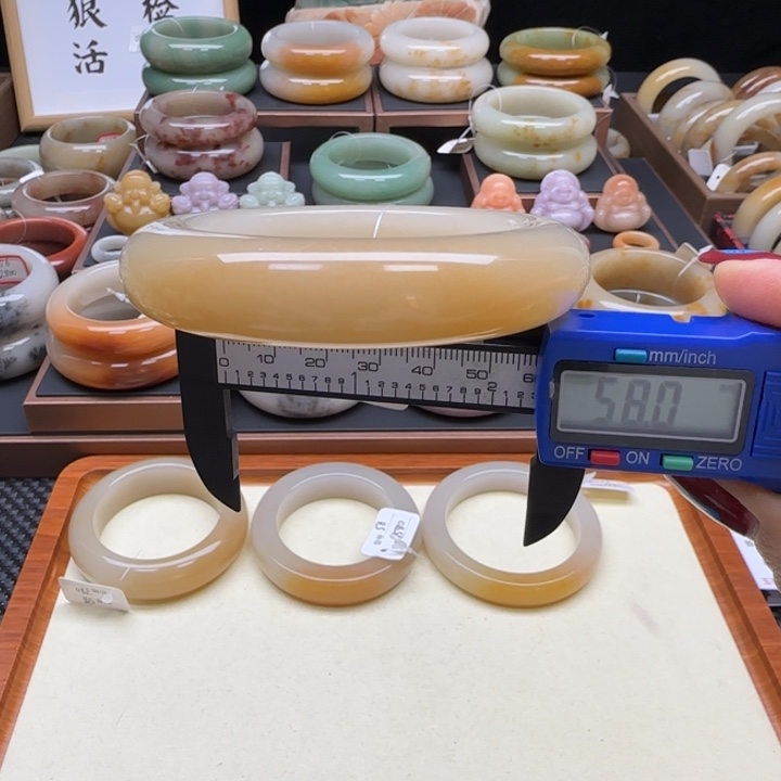 石英岩玉未镶嵌手镯