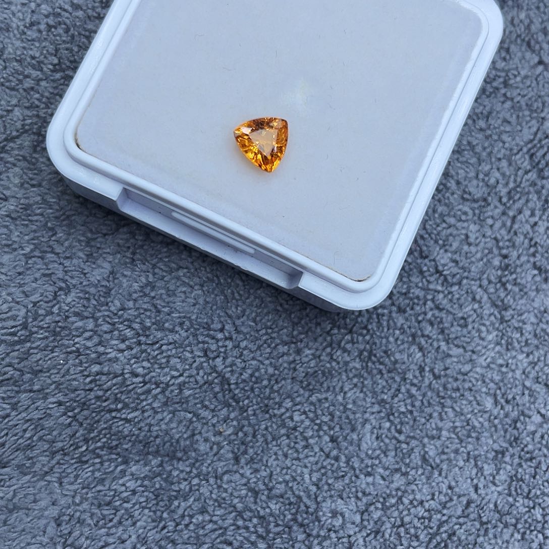 裸石石榴石（芬达石）未镶嵌0.89Ct