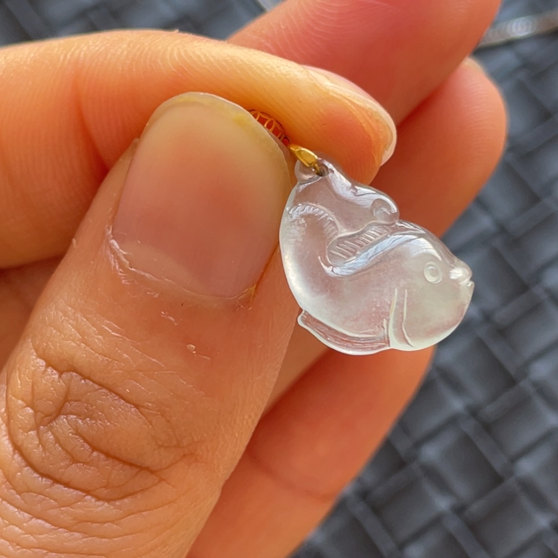 翡翠颈饰18K金镶嵌鱼