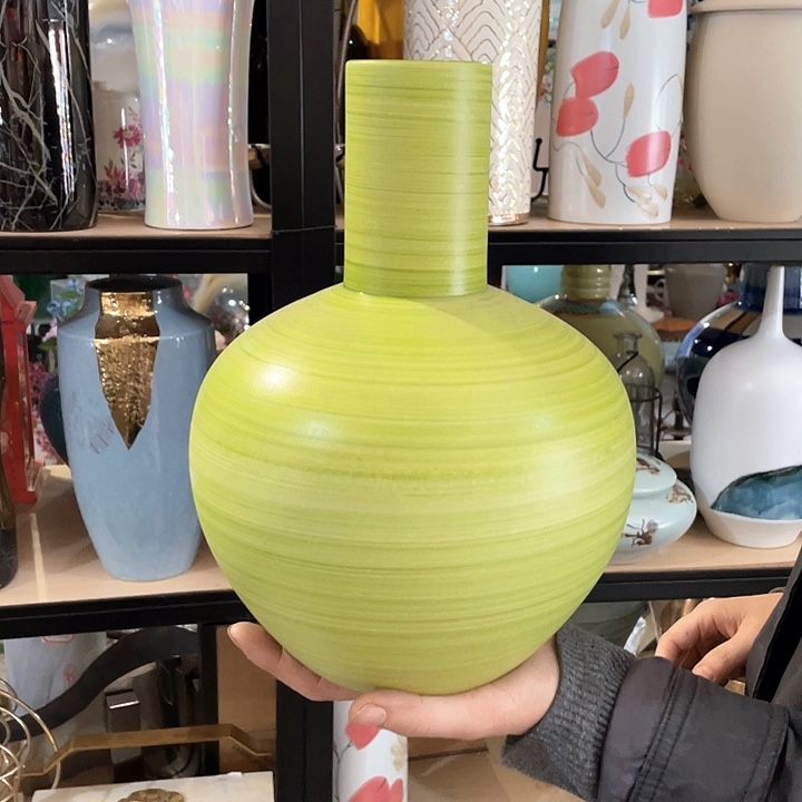 陶瓷花瓶，仿真绿植。