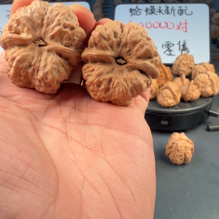 强***文玩核桃吊坠蛤蟆的眼睛是真的好看