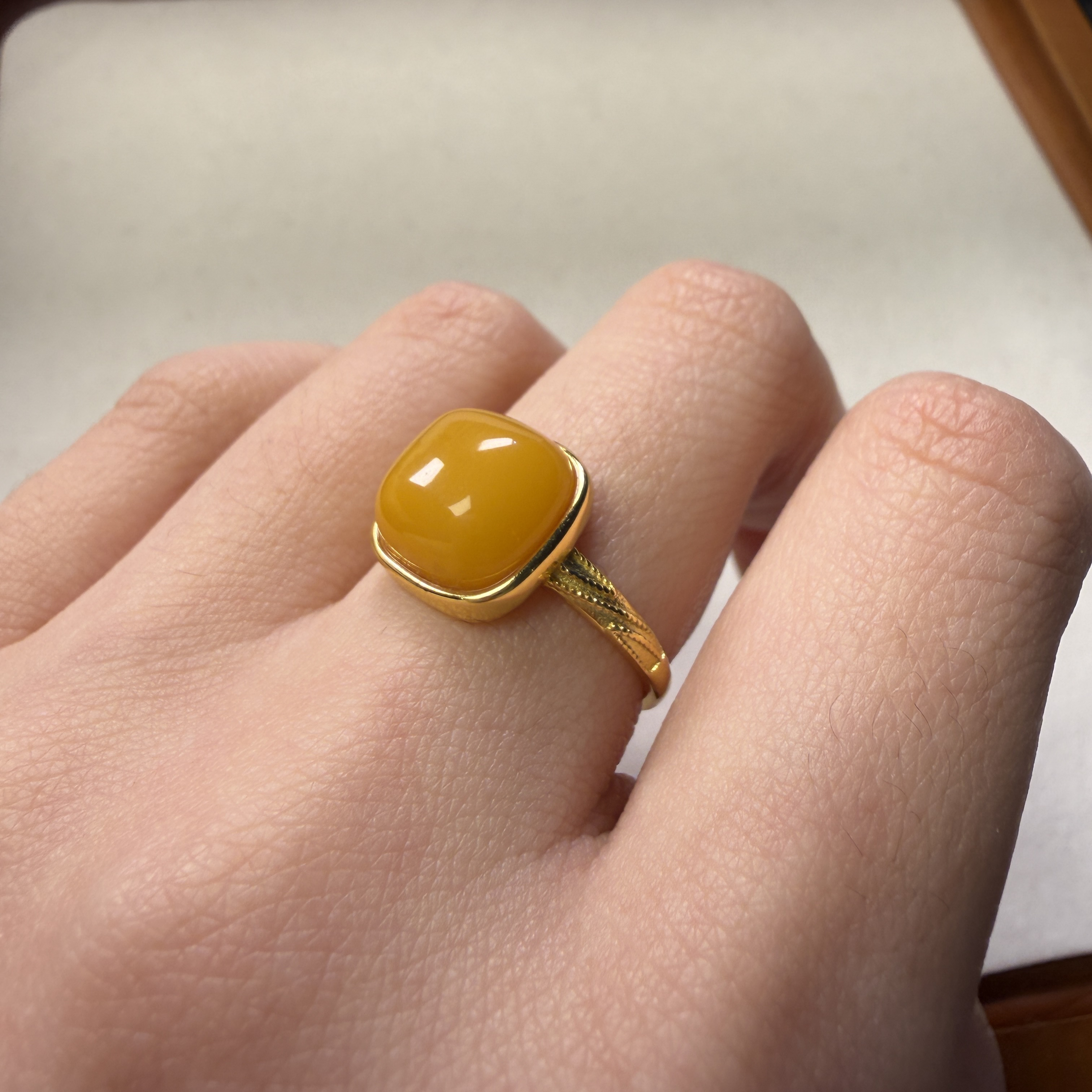 S925银镶嵌天然鸡油黄蜜蜡方形戒指简约百搭女戒11.3mm