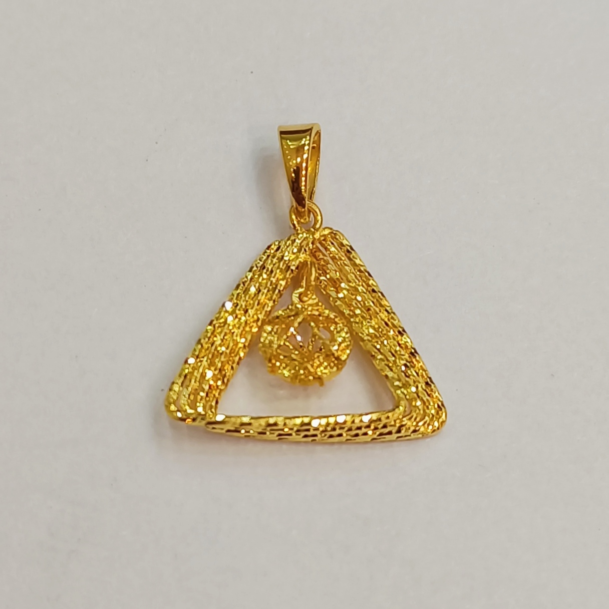 足金999黄金吊坠女式正品纯黄金挂坠时尚新款花丝三角形坠子2.22