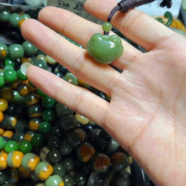 岫岩河磨玉（透闪石质玉）手链未镶嵌
