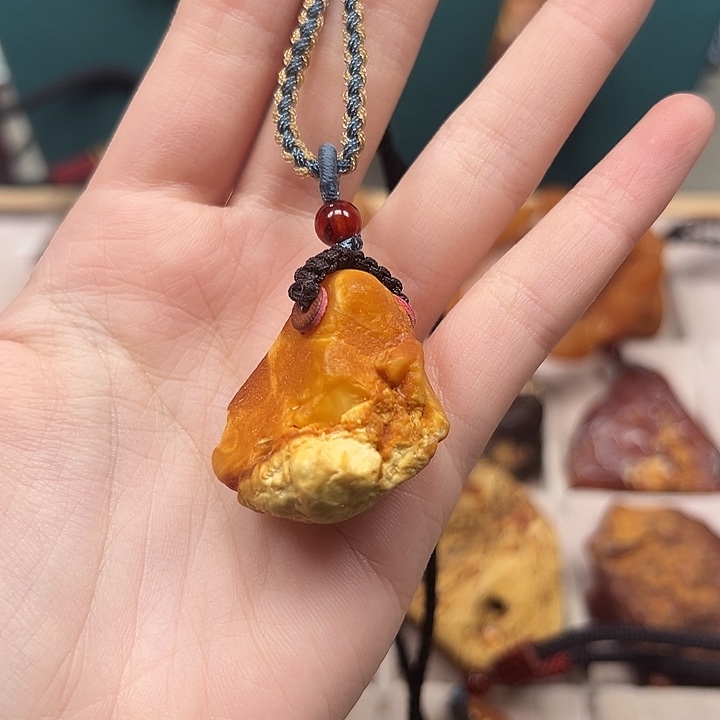 琥珀珠宝奇石未镶嵌