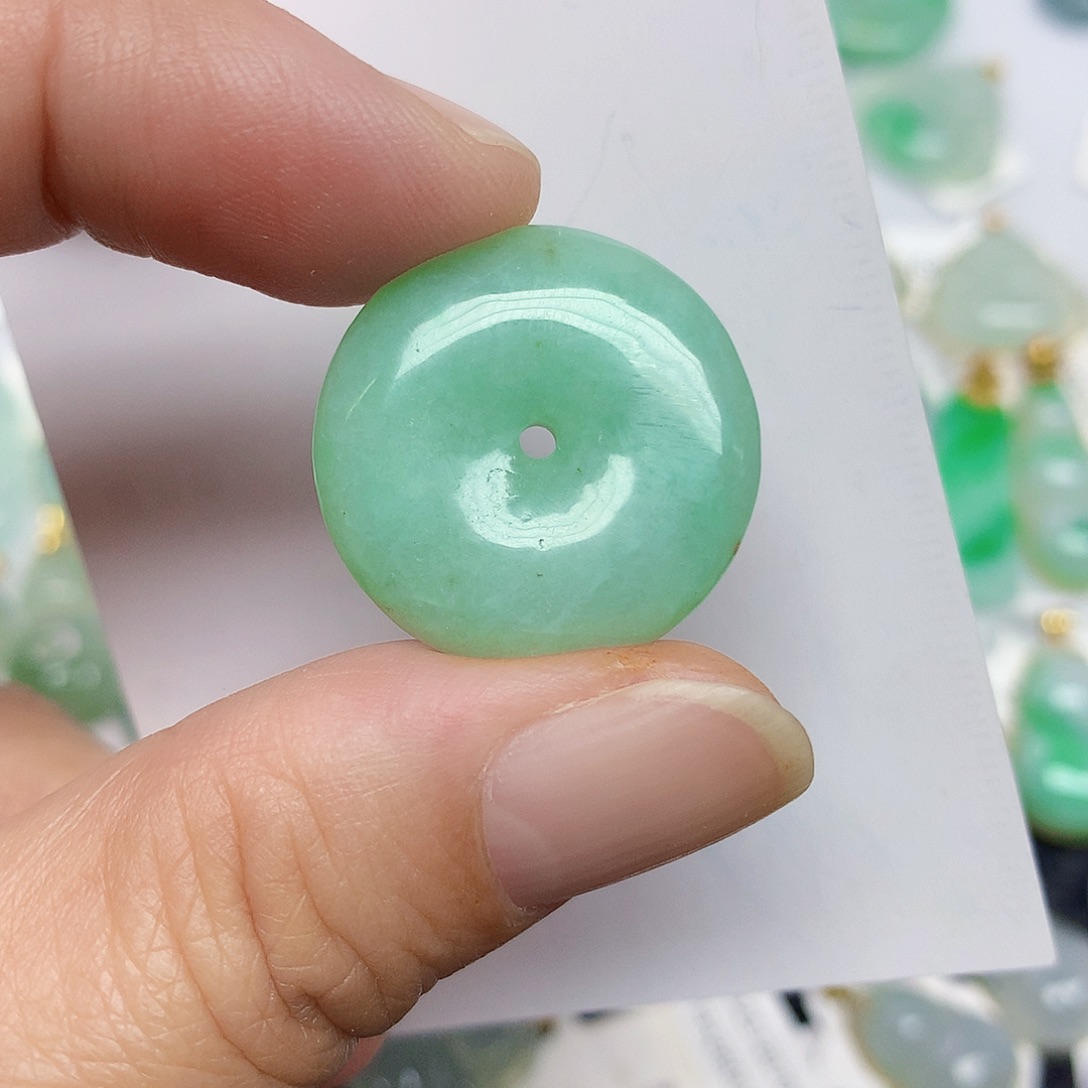 翡翠未镶嵌颈饰3567789