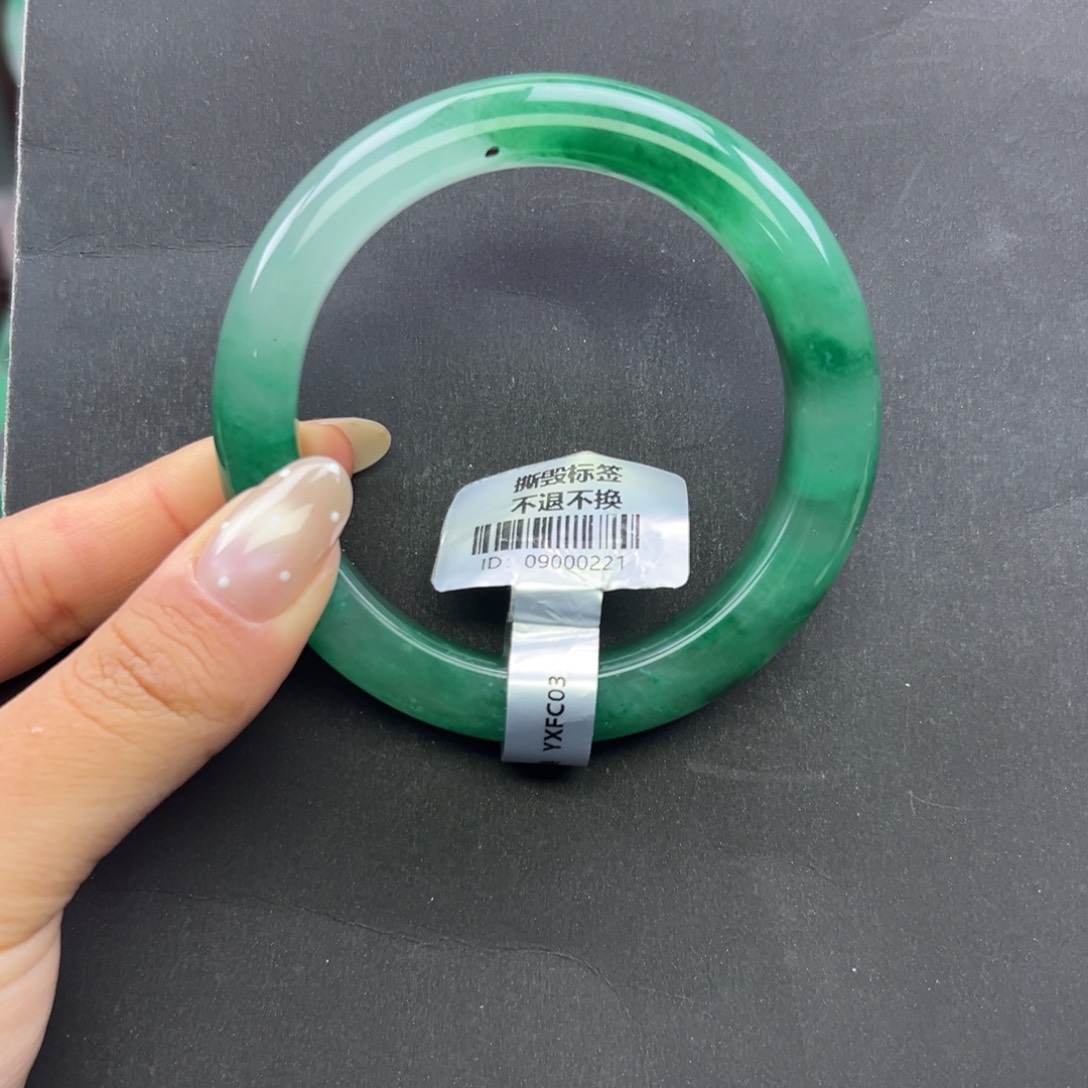 石英质玉未镶嵌手镯+周周58