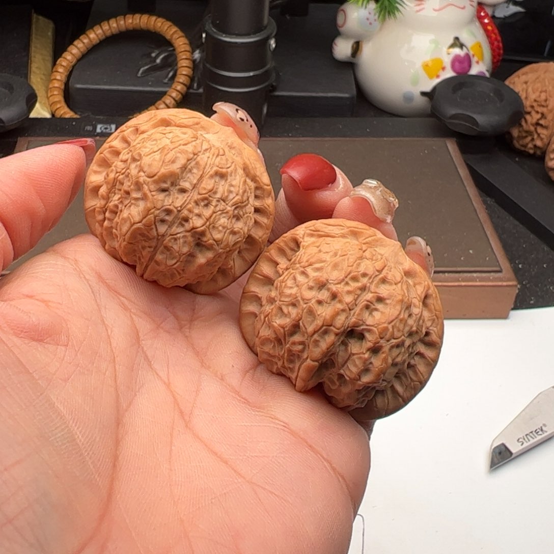 文玩核桃吊坠滢血麒麟39