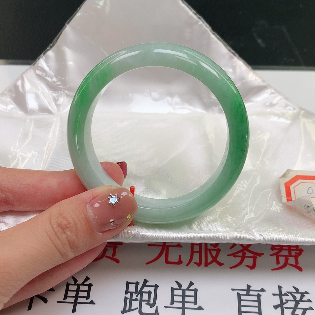 翡翠手镯未镶嵌天然翡翠A货441