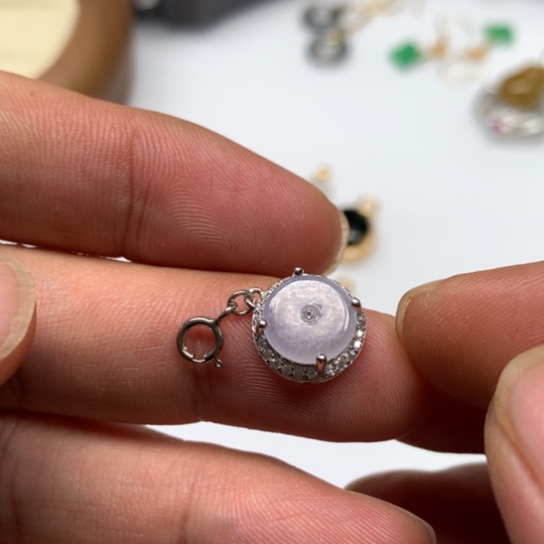 翡翠颈饰未镶嵌翡翠