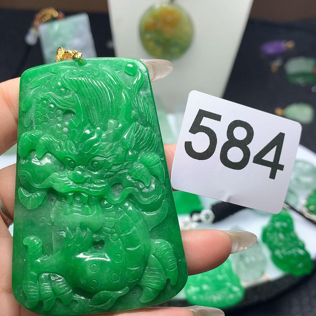 翡翠吊坠(赠链)未镶嵌
