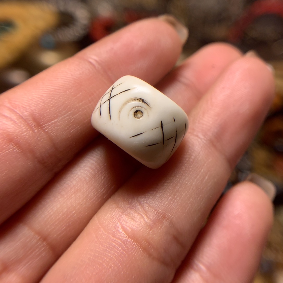 泥塑娘啦擦擦骰子