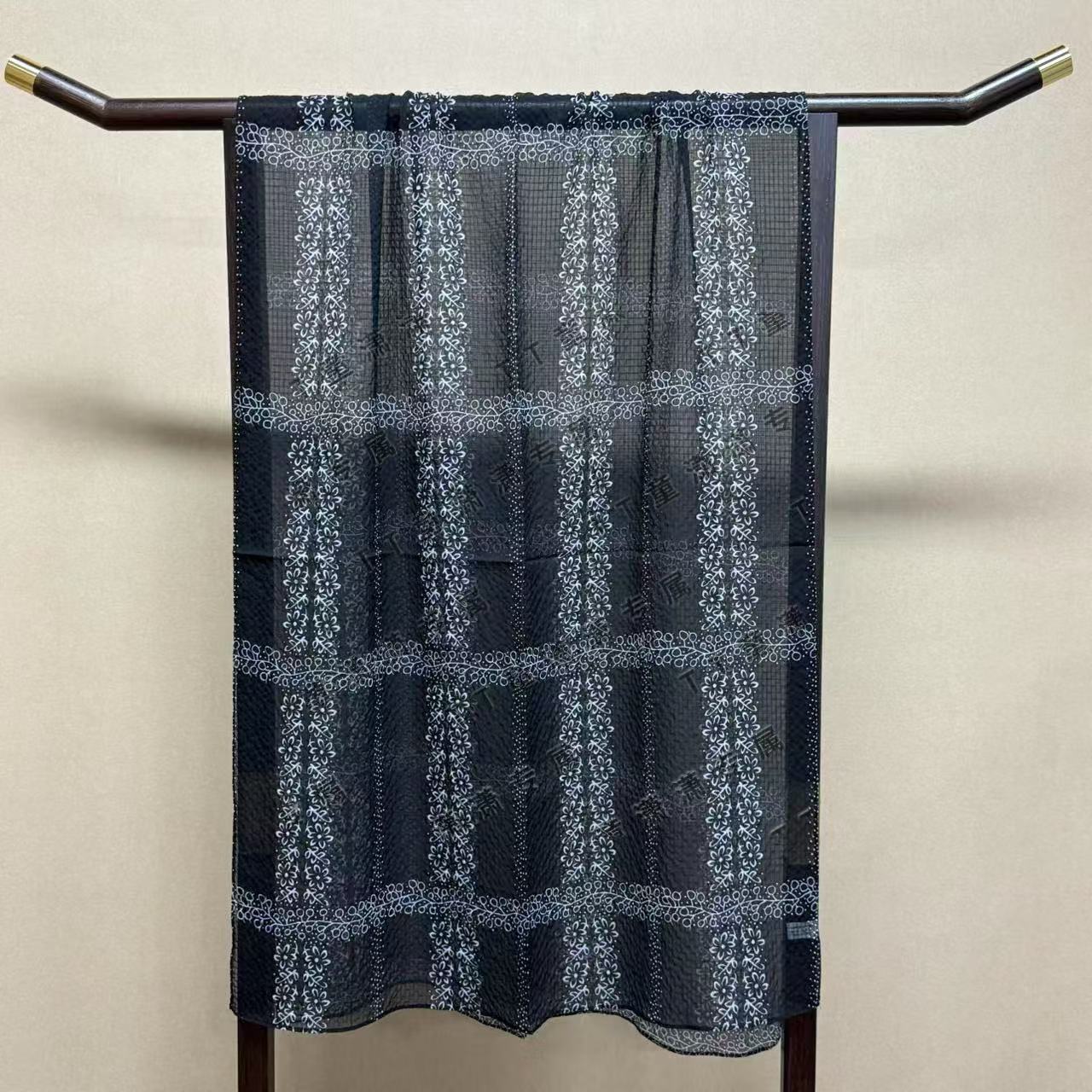 （黑美人）新款皱皱纱70*180左右围巾