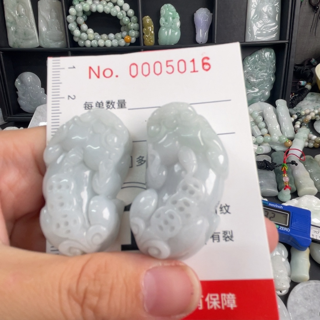 翡翠未镶嵌吊坠(不含链)微瑕