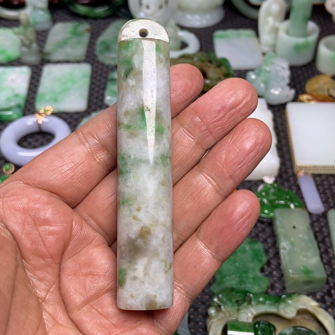 大***渊翡翠未镶嵌挂件清