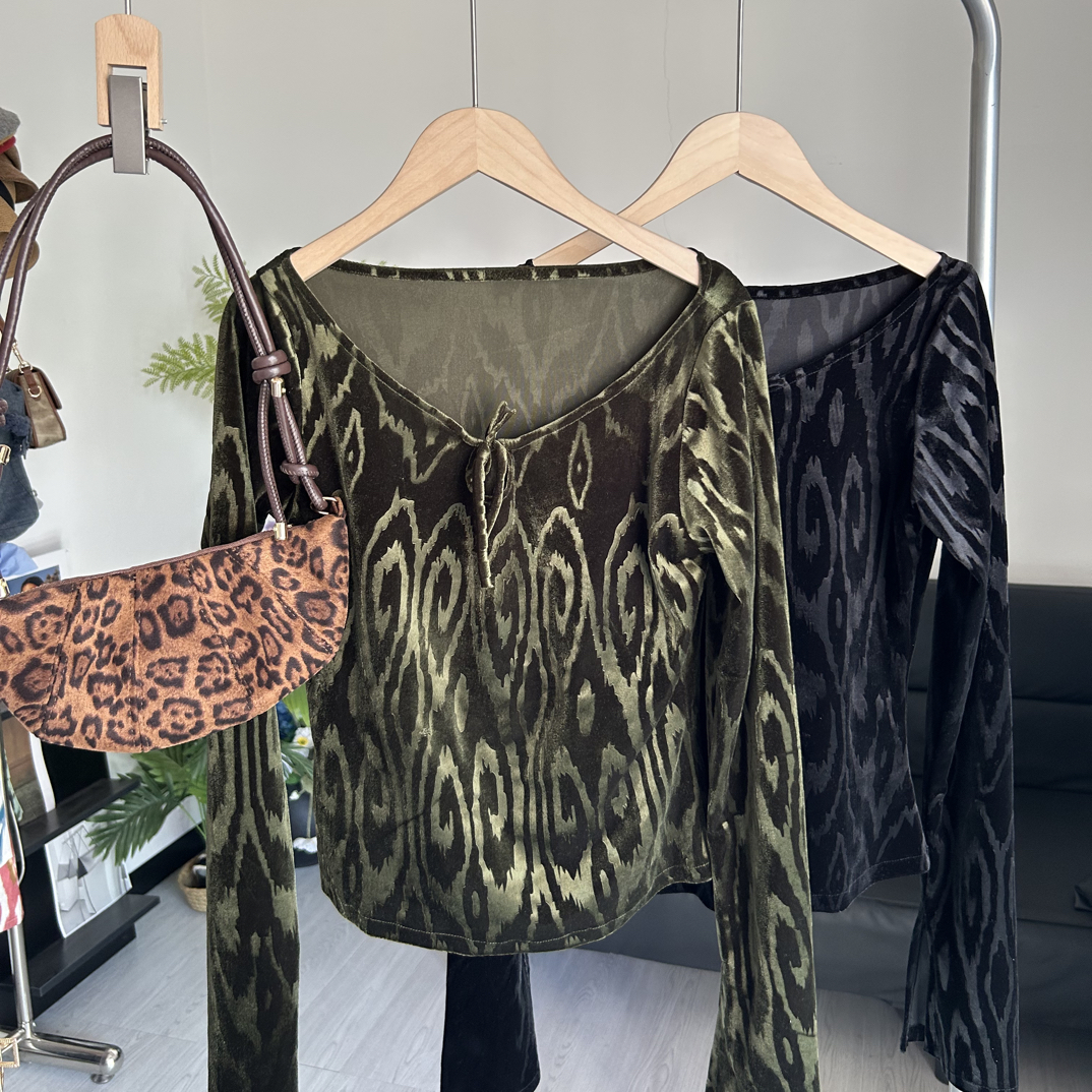 KDY·原创高级感艾特莱斯烧花丝绒上衣