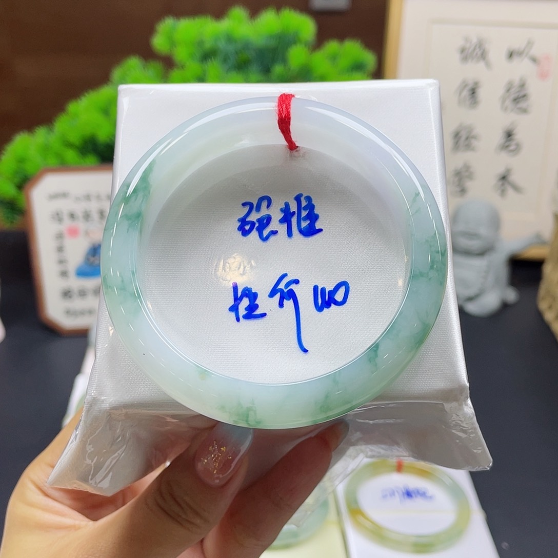 翡翠未镶嵌手镯3 号链接