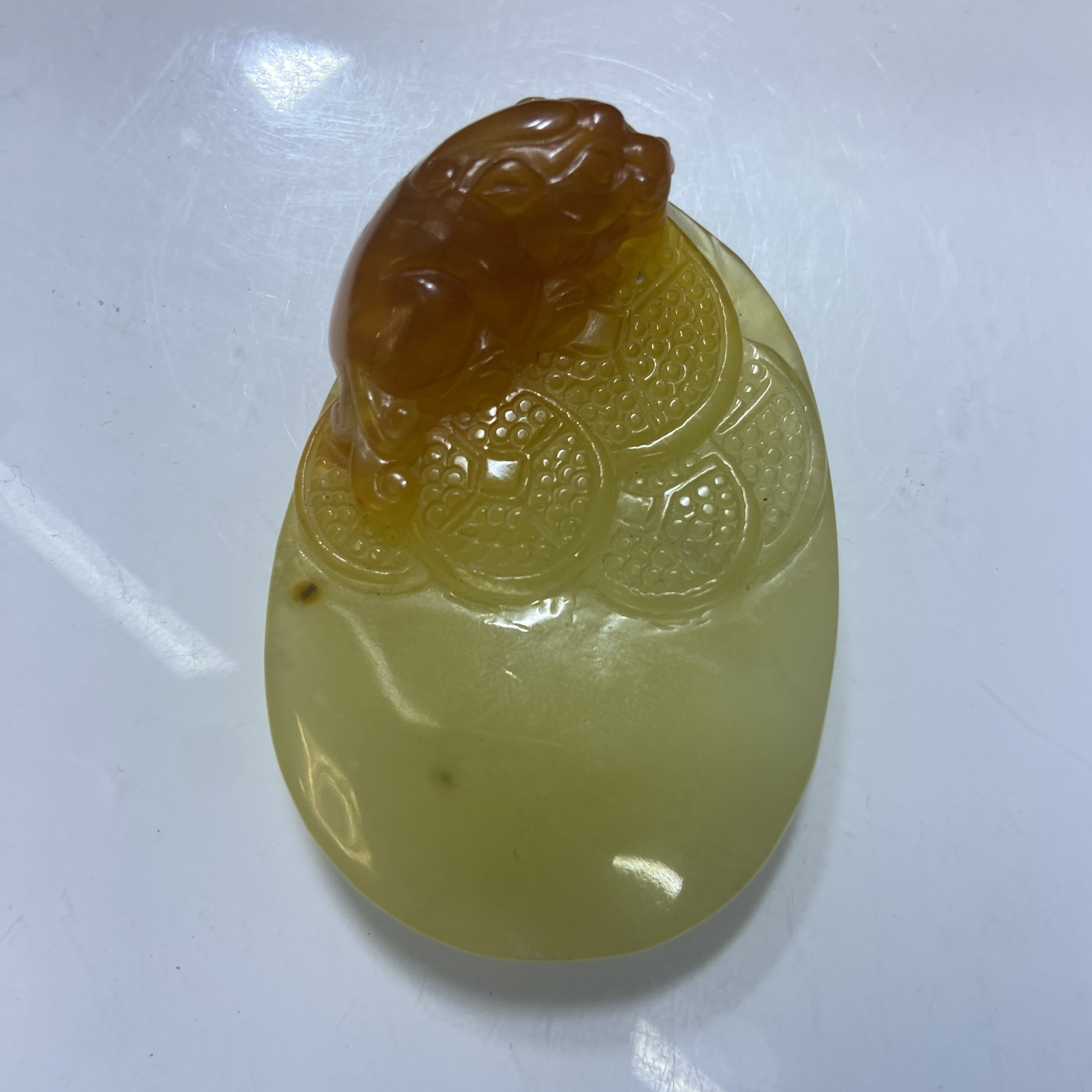 岫玉俏色巧雕花玉红貔貅挂坠手工精雕