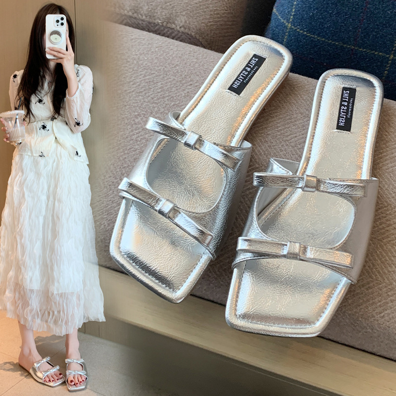 凉鞋女夏外穿平底凉拖鞋银色海边沙滩鞋宽脚胖脚大码女鞋41网红