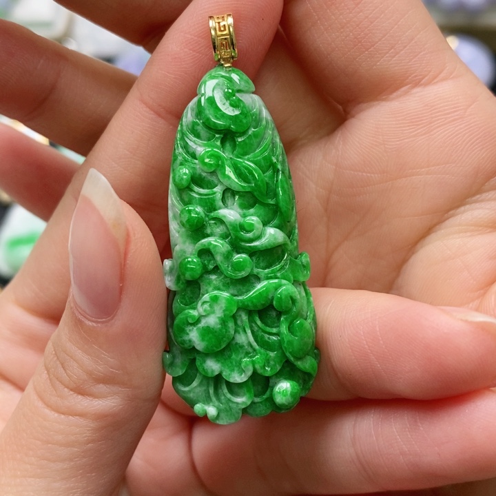 翡翠颈饰未镶嵌两*尛吊坠