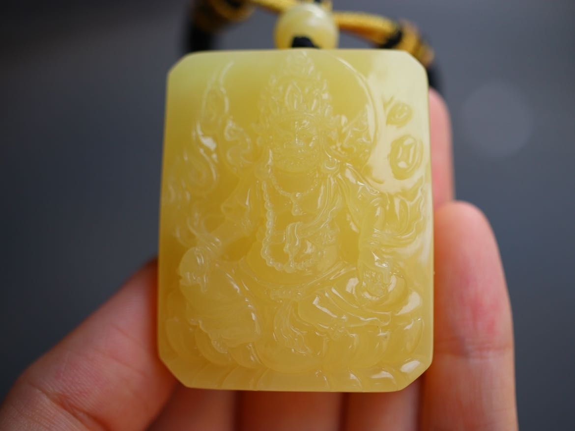 精品精工雕刻蜜蜡方牌’黄财神‘吊坠  49.2*39.7*21.4mm