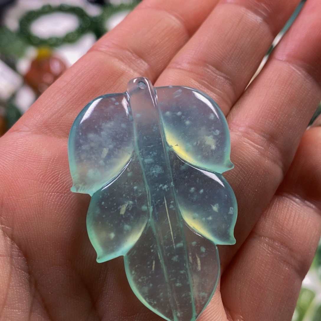 蛇纹石玉颈饰未镶嵌C****?