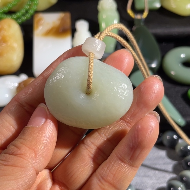 和田玉颈饰未镶嵌