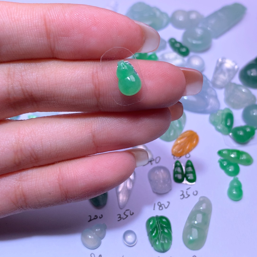 翡翠颈饰未镶嵌葫芦