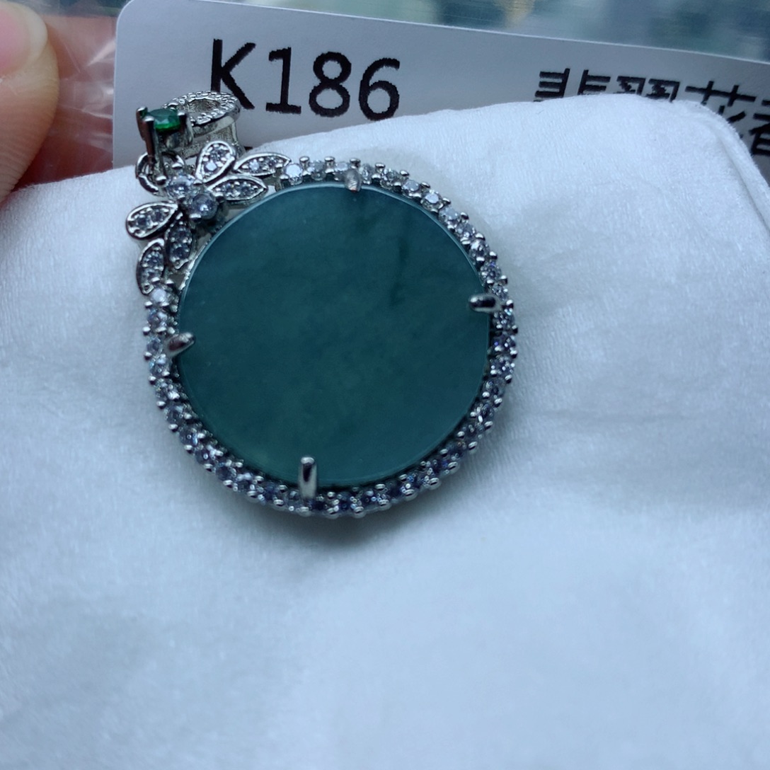 翡翠颈饰未镶嵌手串