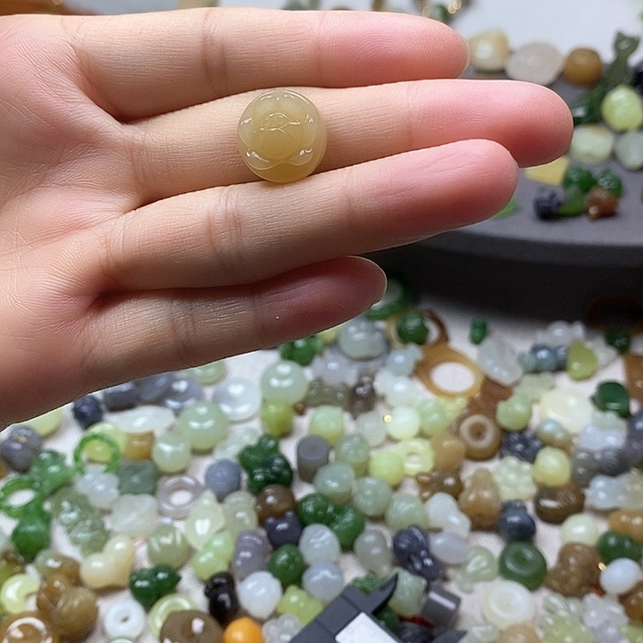 未镶嵌和田玉挂件莲花