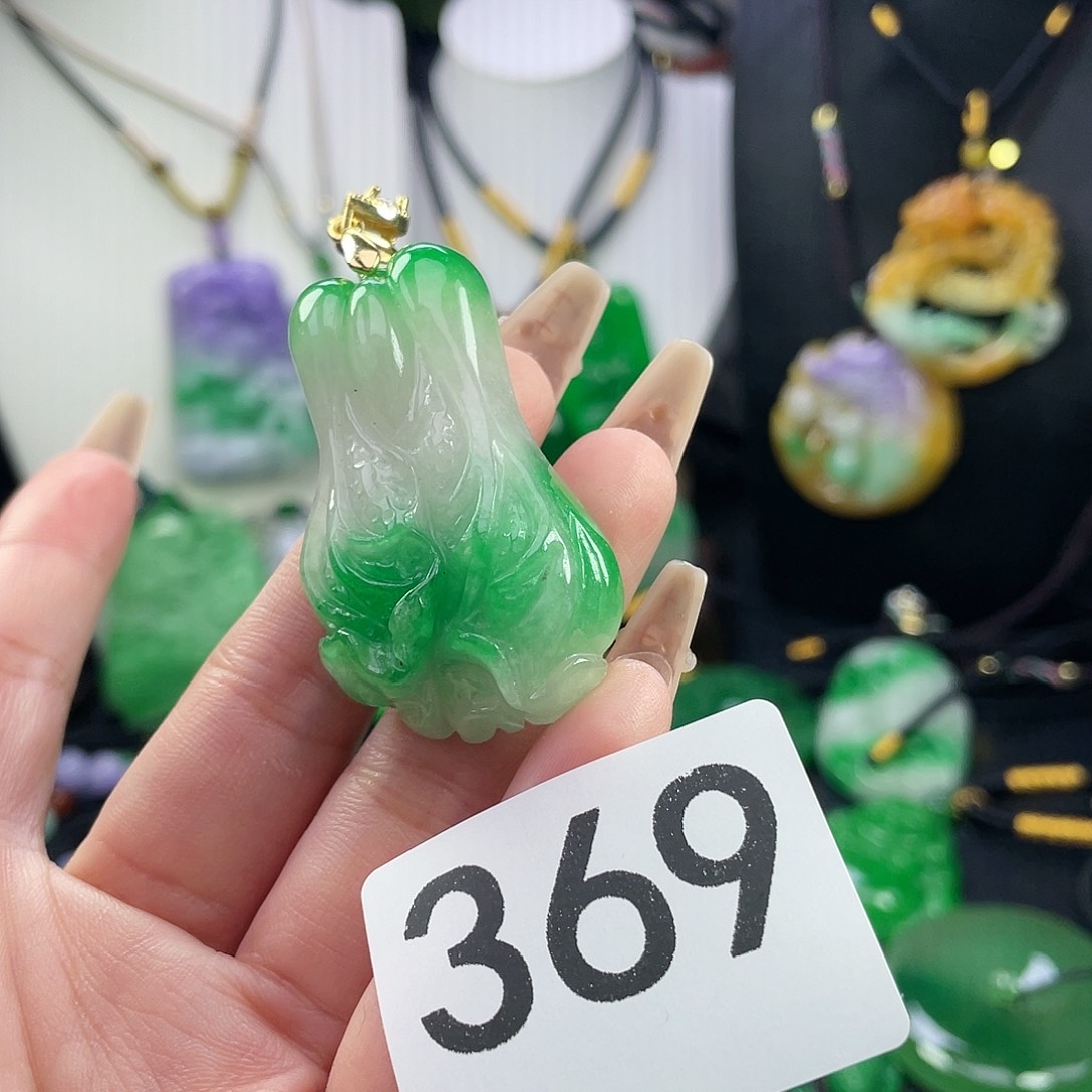翡翠未镶嵌吊坠(赠链)