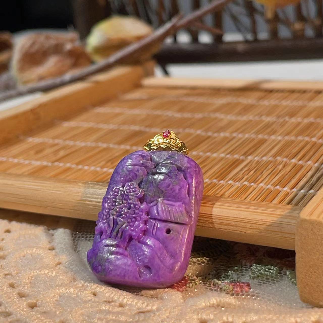 舒俱来皇家紫全肉山水牌18K/18*24*5mm/AZB1443