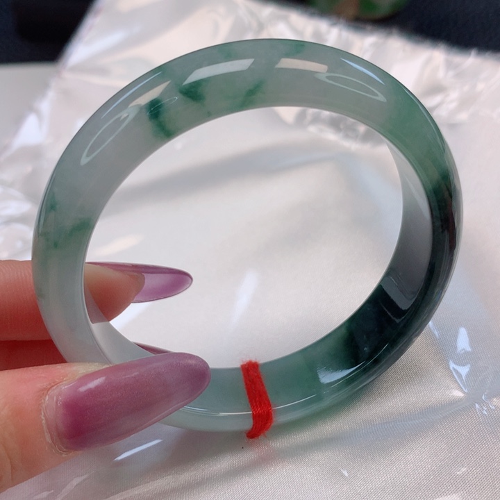 翡翠手镯未镶嵌54圈