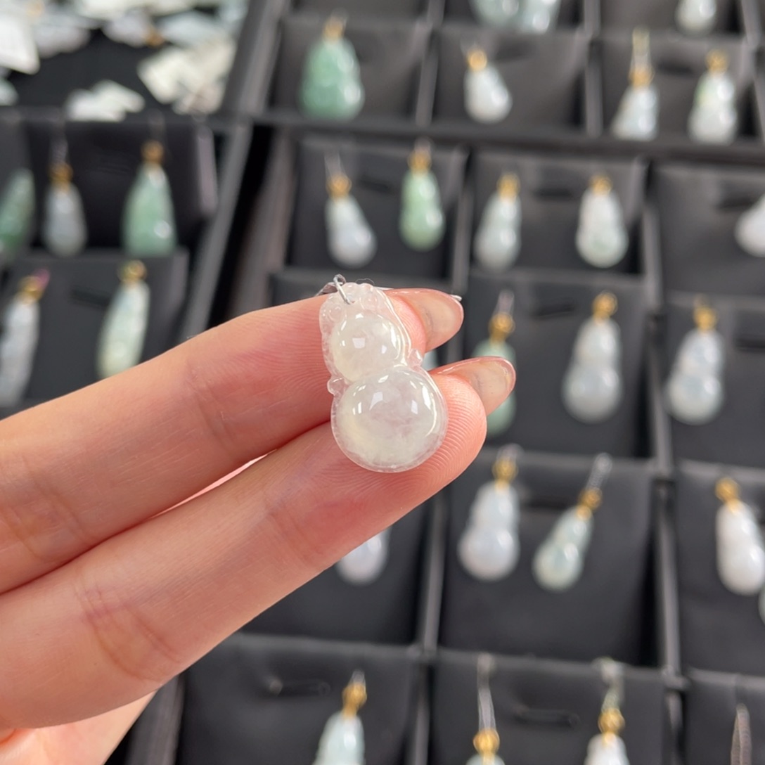 翡翠颈饰未镶嵌葫芦