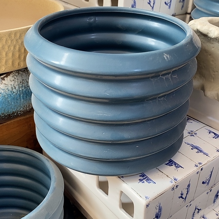 陶瓷花盆有孔 瑕疵介意勿拍 