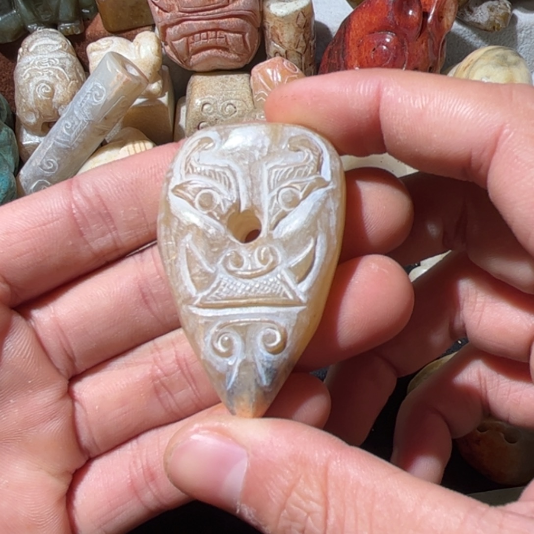 用***户和田玉未镶嵌挂件