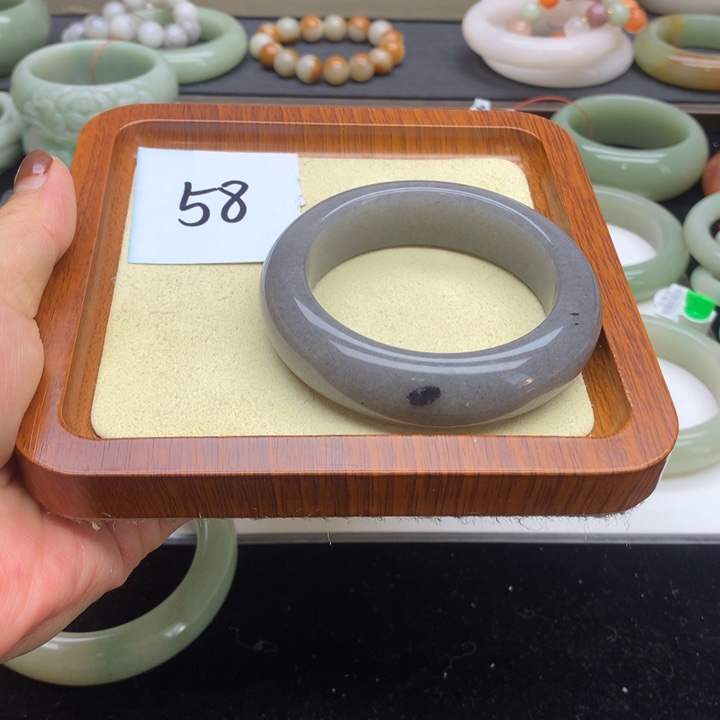 未镶嵌手镯石英质玉